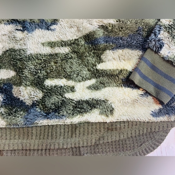 PJ Salvage Fuzzy Fleece 3/4 Zip Camo Hoodie Sweatshirt Size M Medium NWT - Picture 4 of 5